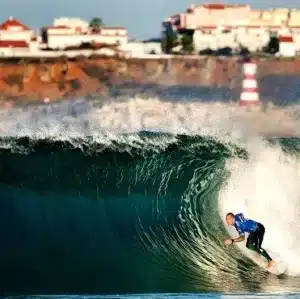 Surfer au Portugal – Guide Complet des Meilleurs Spots, Saisons & Vagues